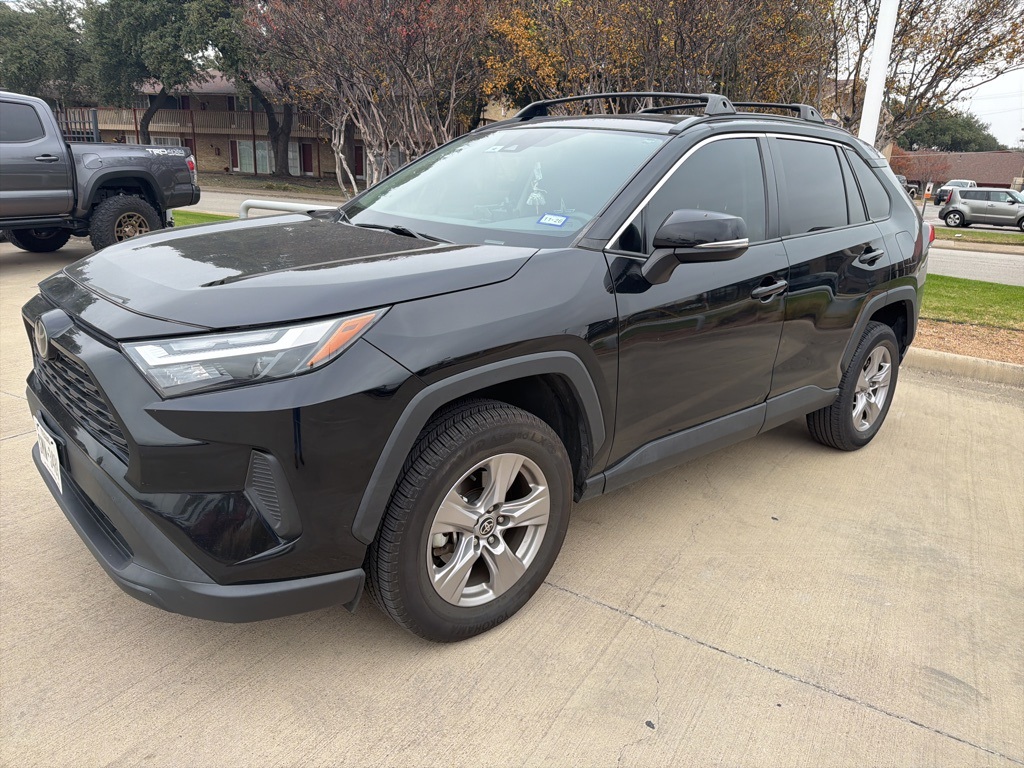 2022 Toyota RAV4 XLE's photo