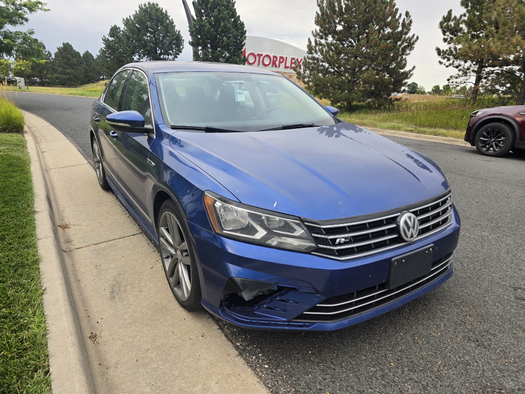 2017 Volkswagen Passat R-Line photo 6