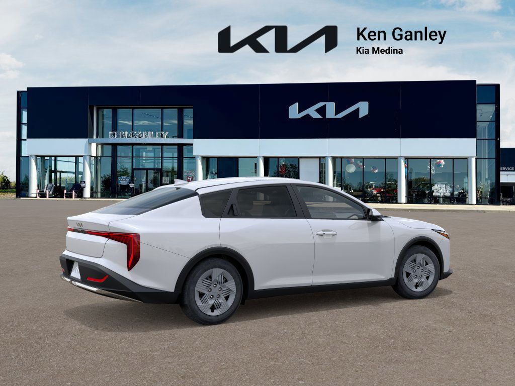 2025 Kia K4 LX photo 3