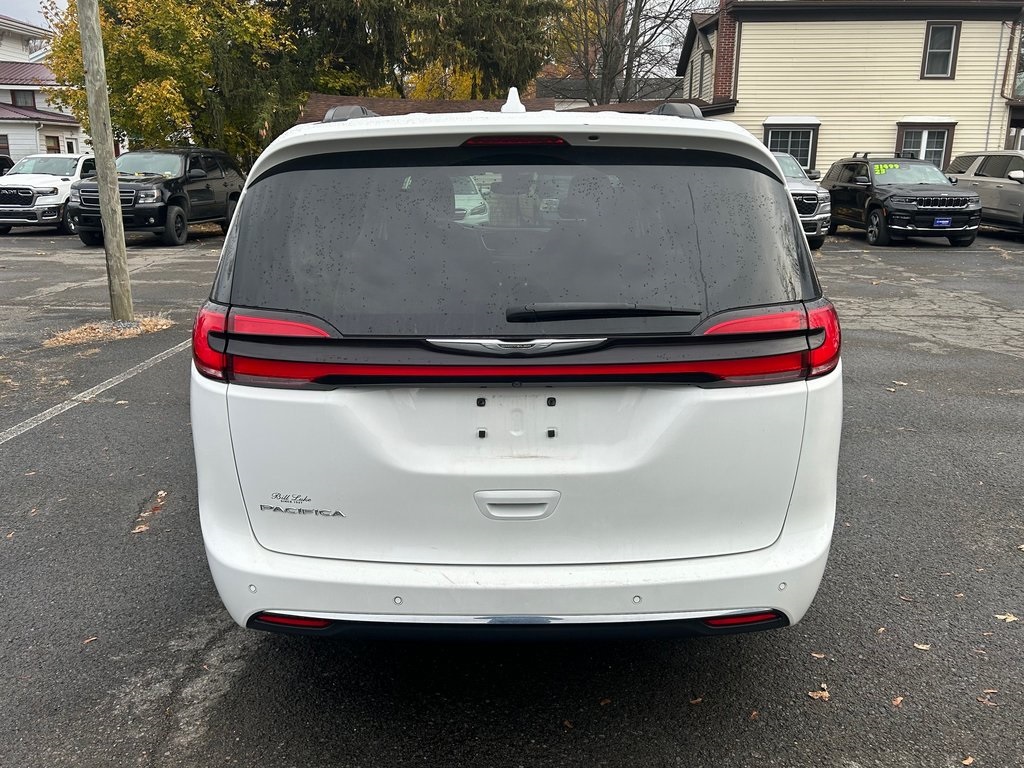2021 Chrysler Pacifica Touring photo 4