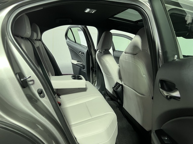2021 Lexus UX 200 photo 27