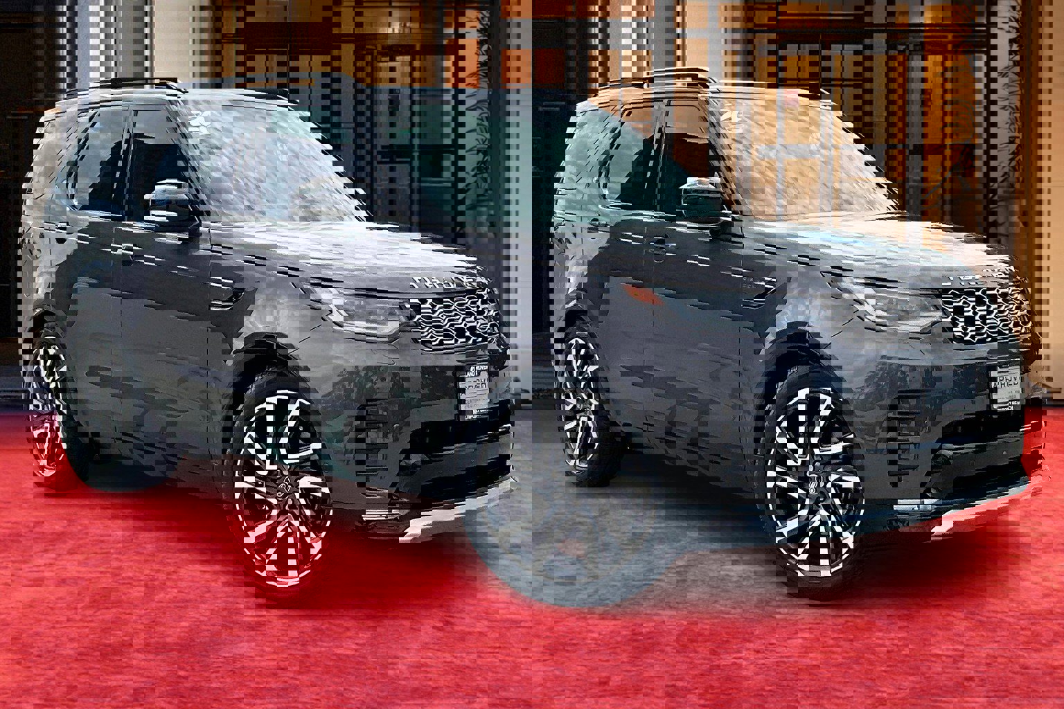 2024 Land Rover Discovery Metropolitan Edition photo 10