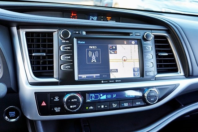 Used 2019  Toyota SE image 27