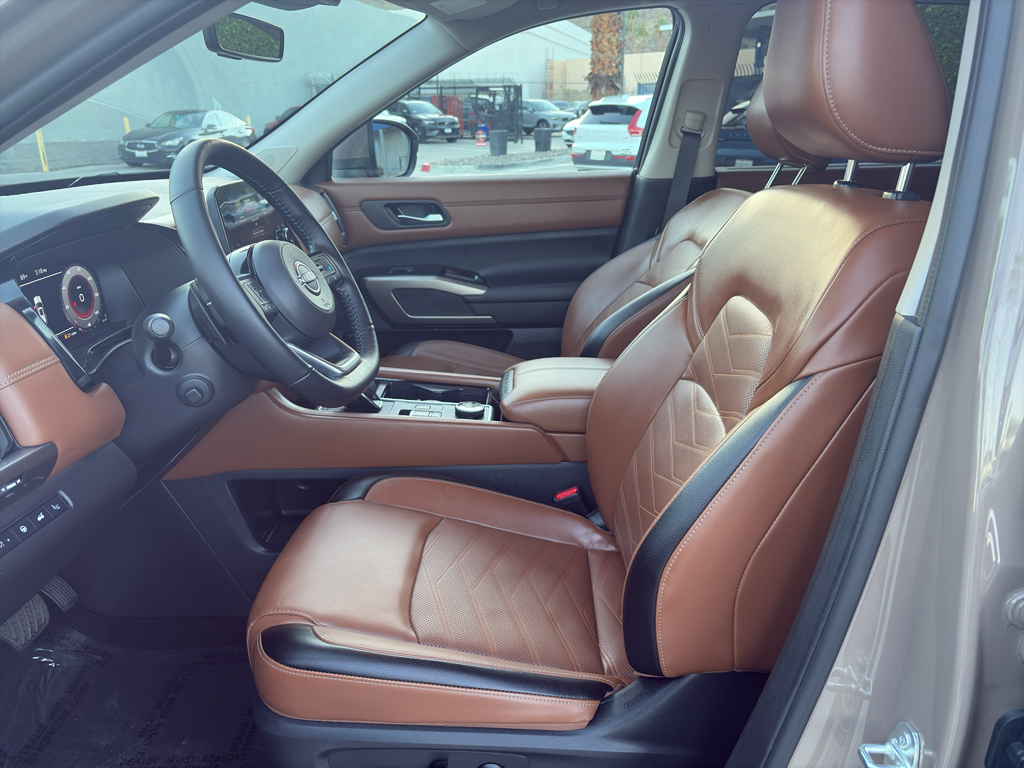 2024 Nissan Pathfinder Platinum photo 4