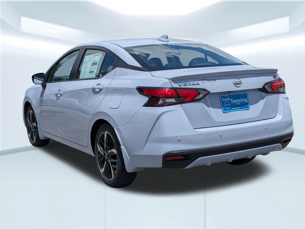 2025 Nissan Versa 1.6 SR photo 2