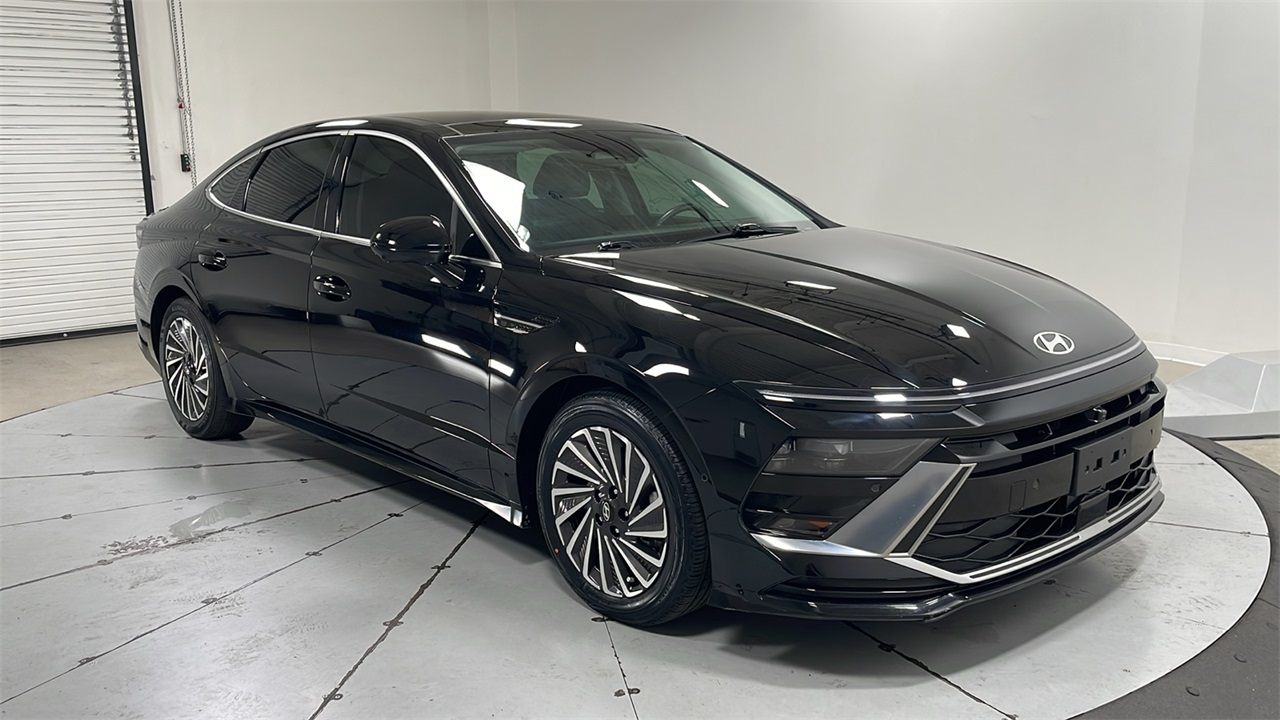 2025 Hyundai Sonata Hybrid Limited photo 3