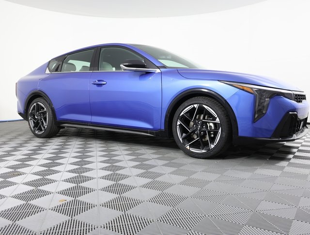 2025 Kia K4 GT-Line photo 3