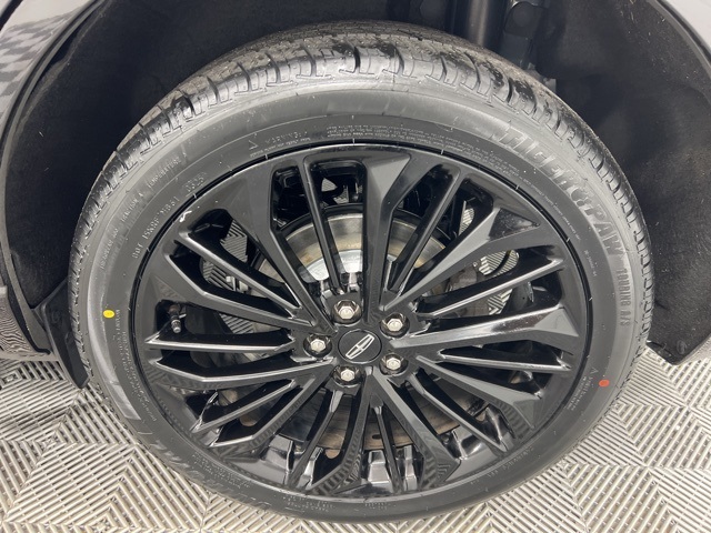 2023 Lincoln Corsair Standard photo 9