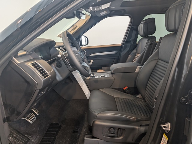 2025 Land Rover Discovery SE photo 8