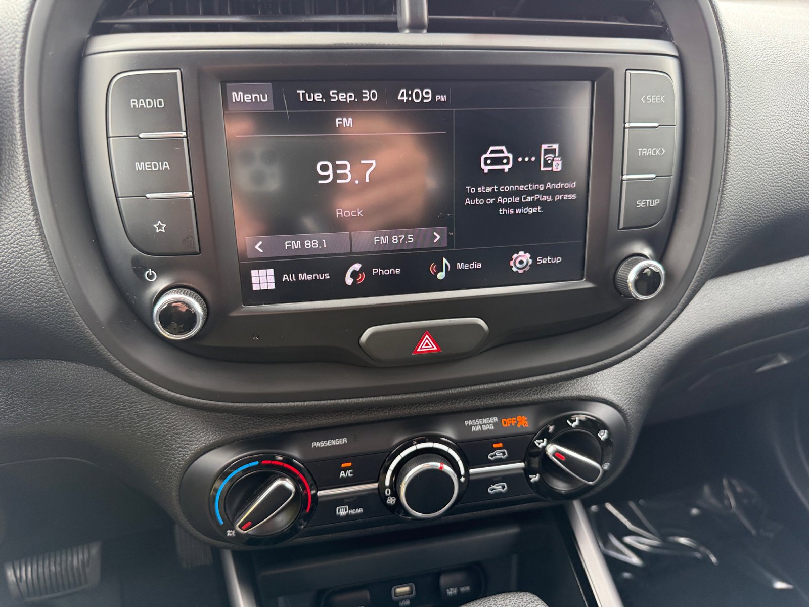 2023 Kia Soul LX photo 10