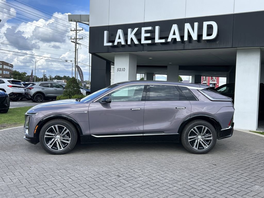 2026 Cadillac Lyriq Luxury photo 2
