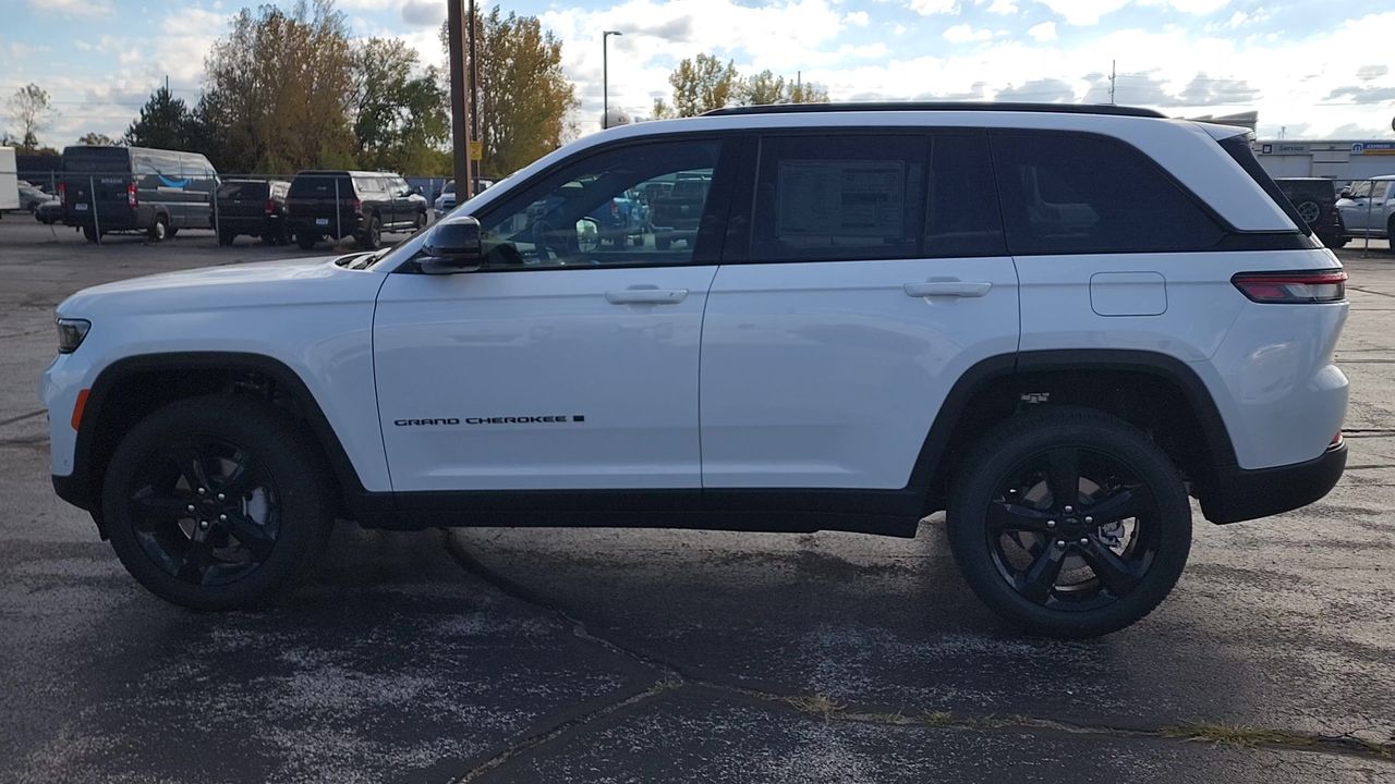2025 Jeep Grand Cherokee Limited photo 4