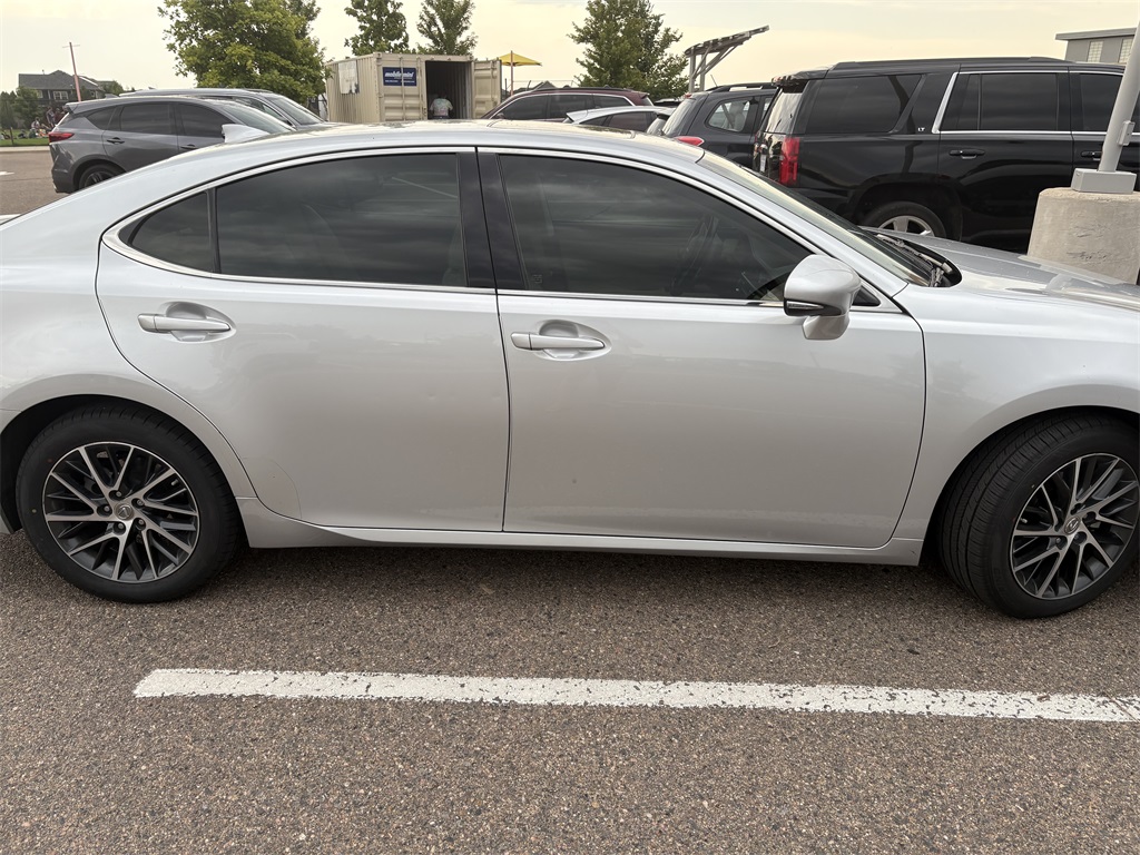 2017 Lexus ES 350 photo 3