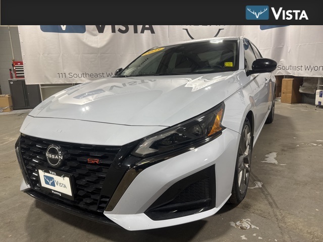 2023 Nissan Altima SR's photo