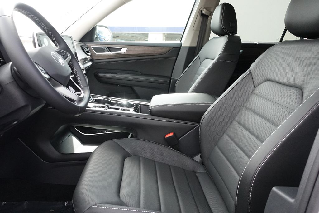 2025 Volkswagen Atlas SEL photo 12