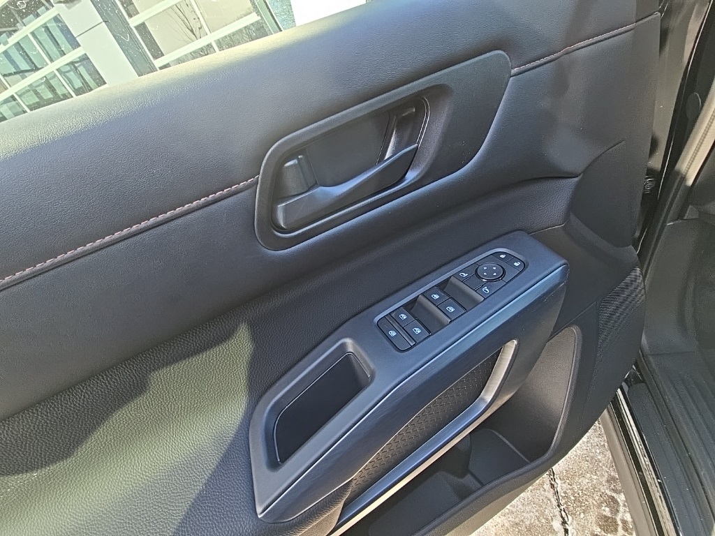 2025 Nissan Pathfinder Rock Creek photo 8