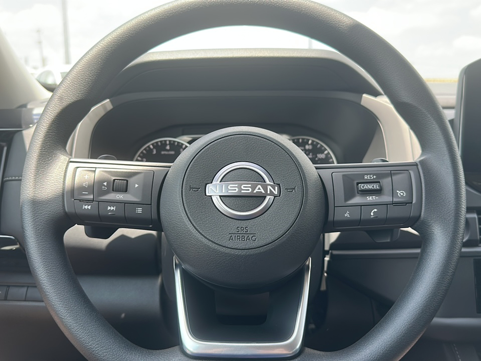 2025 Nissan Pathfinder S photo 8