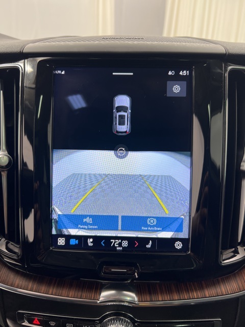 2023 Volvo XC60 B5 Plus photo 13