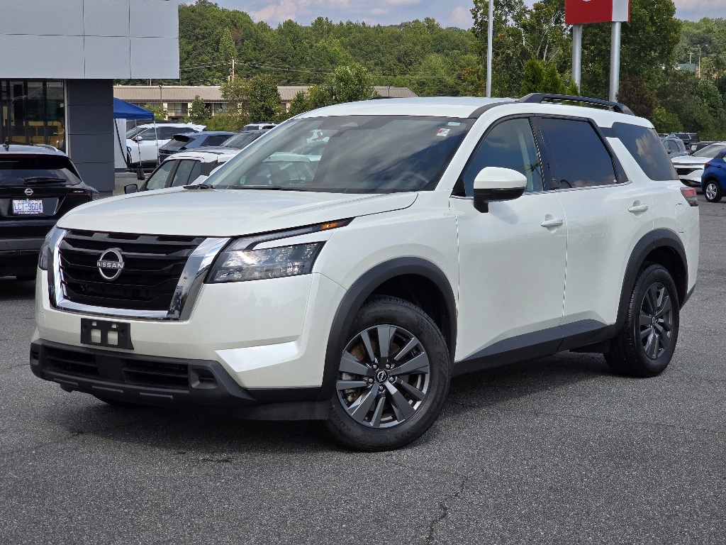 2024 Nissan Pathfinder SV photo 2