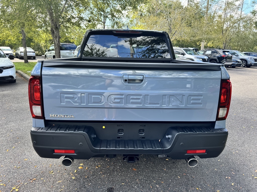 2025 Honda Ridgeline Black Edition photo 5