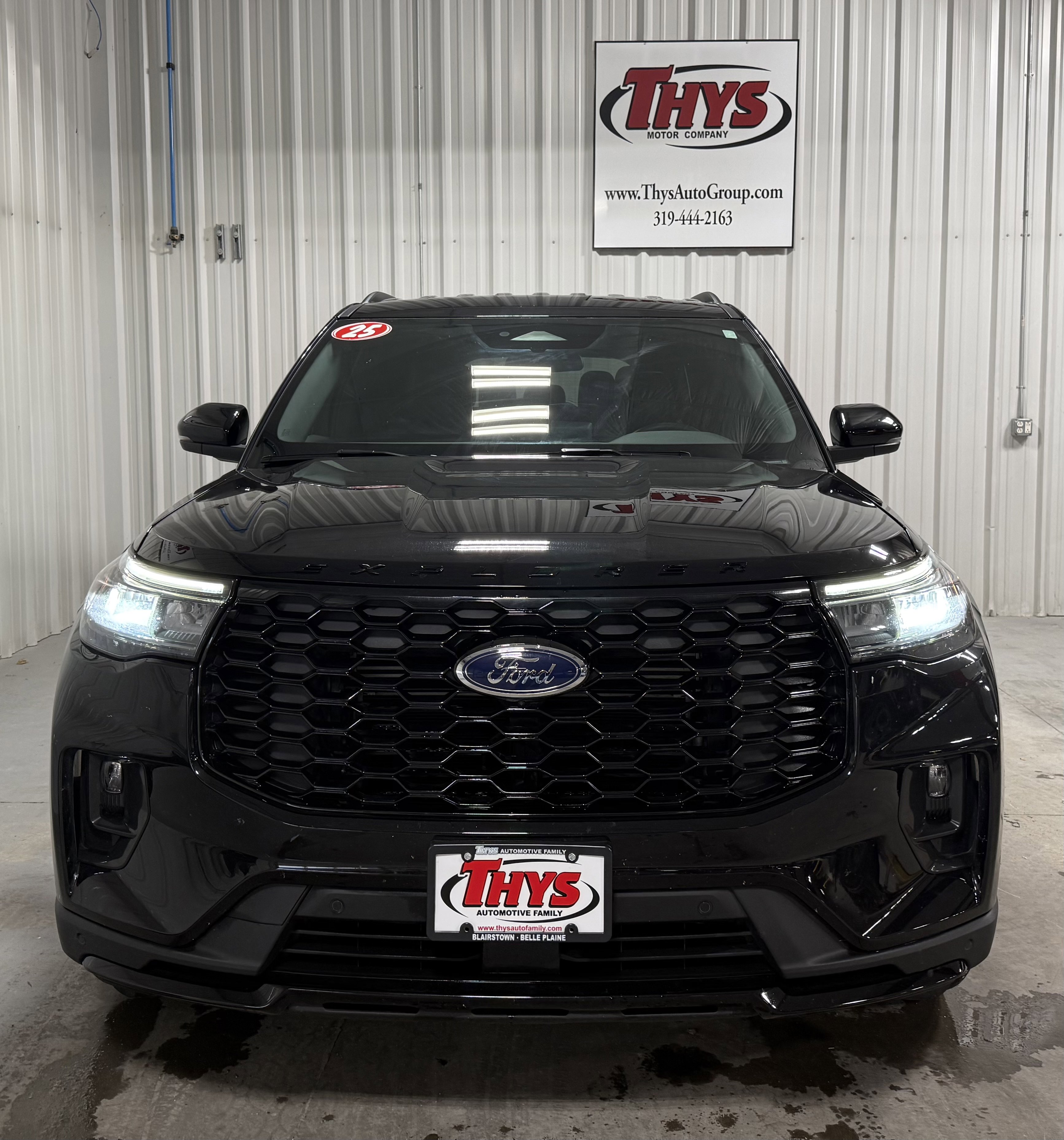 2025 Ford Explorer ST-Line photo 3