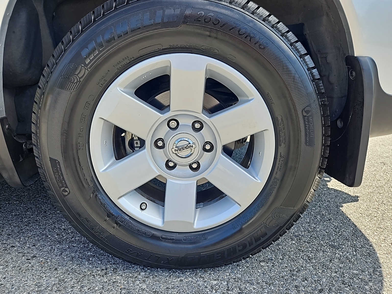 2005 Nissan Armada LE photo 21