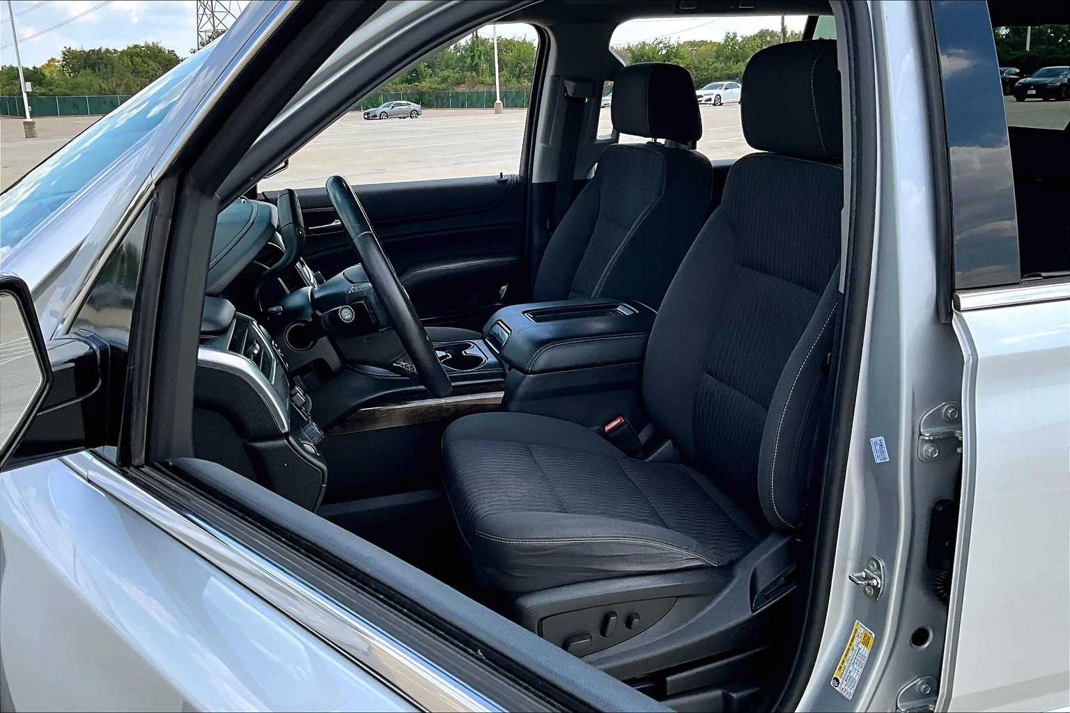 2018 Chevrolet Suburban LS photo 7