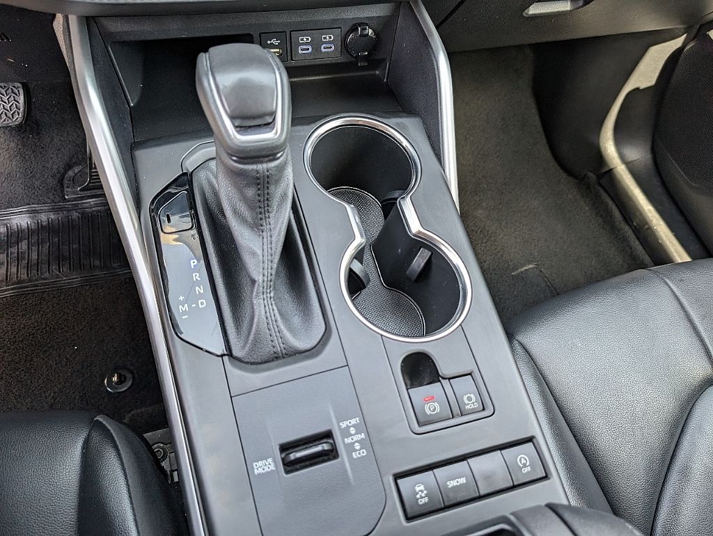 2022 Toyota Highlander XLE photo 26
