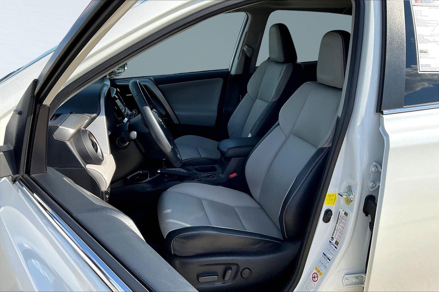 2017 Toyota RAV4 Limited photo 25