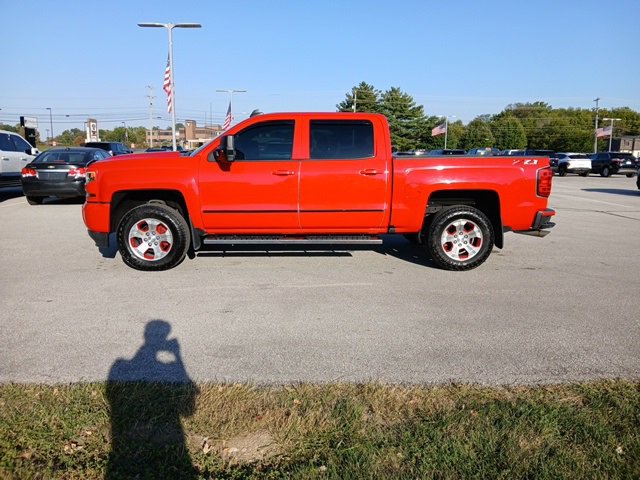 2018 Chevrolet Silverado 1500 LT photo 2