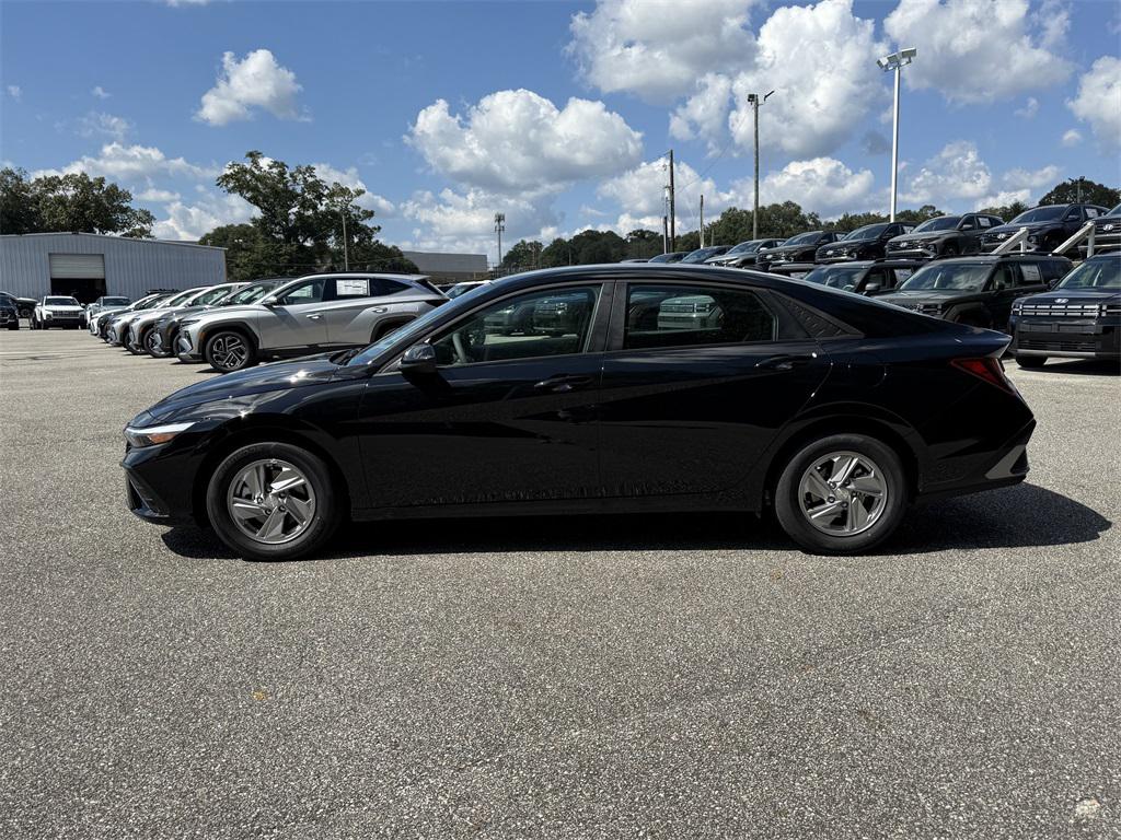 2026 Hyundai Elantra SE photo 4