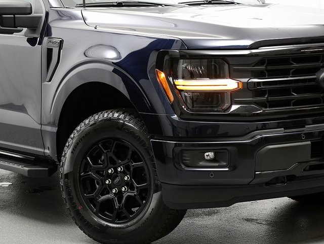 2025 Ford F-150 XLT photo 3