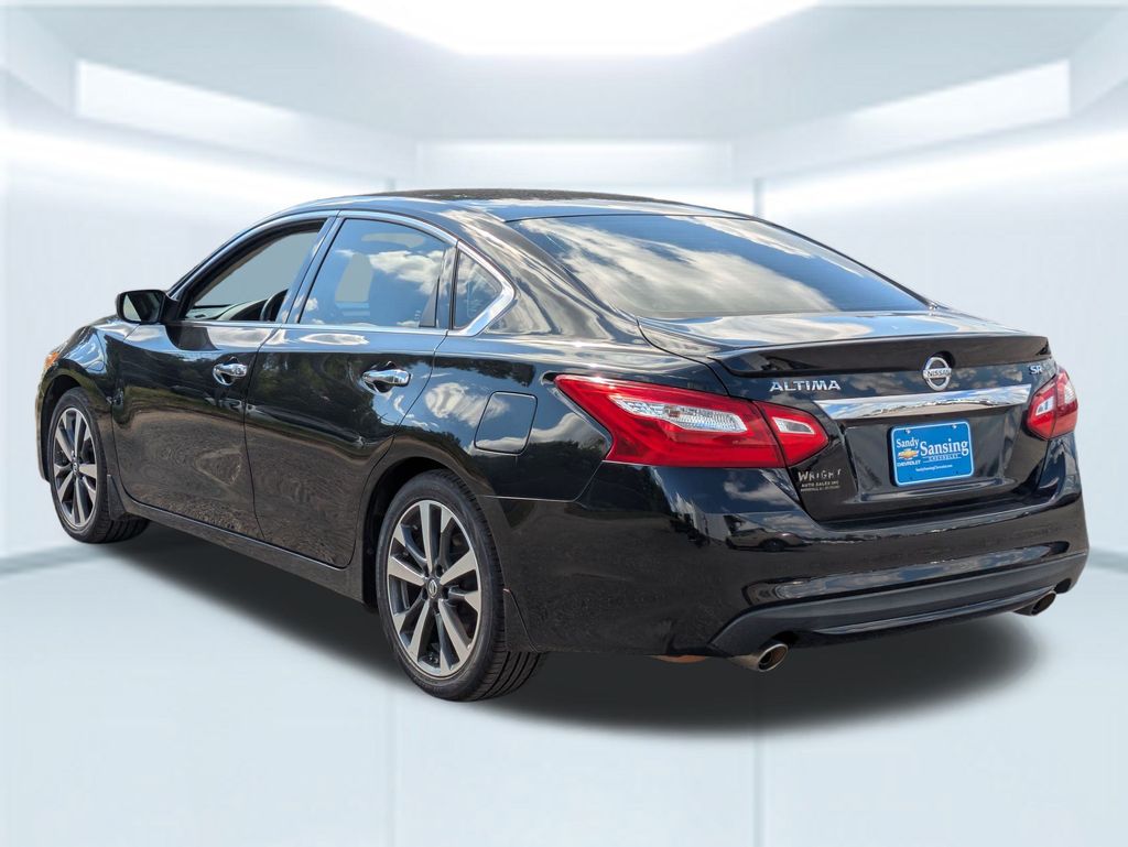2016 Nissan Altima 2.5 SR photo 2