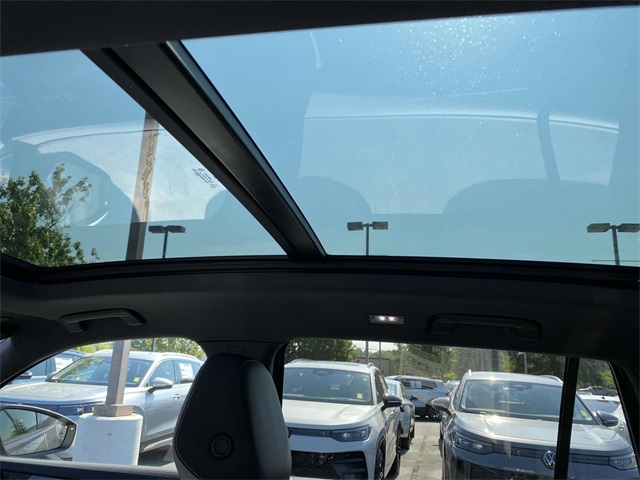 2025 Volkswagen Tiguan SE R-Line Black photo 11