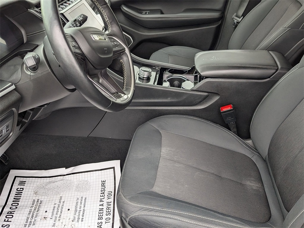 2022 Jeep Grand Cherokee Laredo photo 11