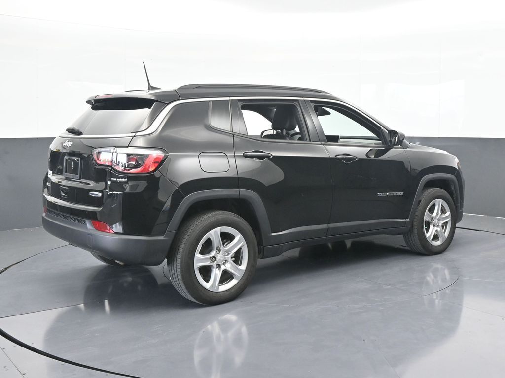 2024 Jeep Compass Latitude photo 2