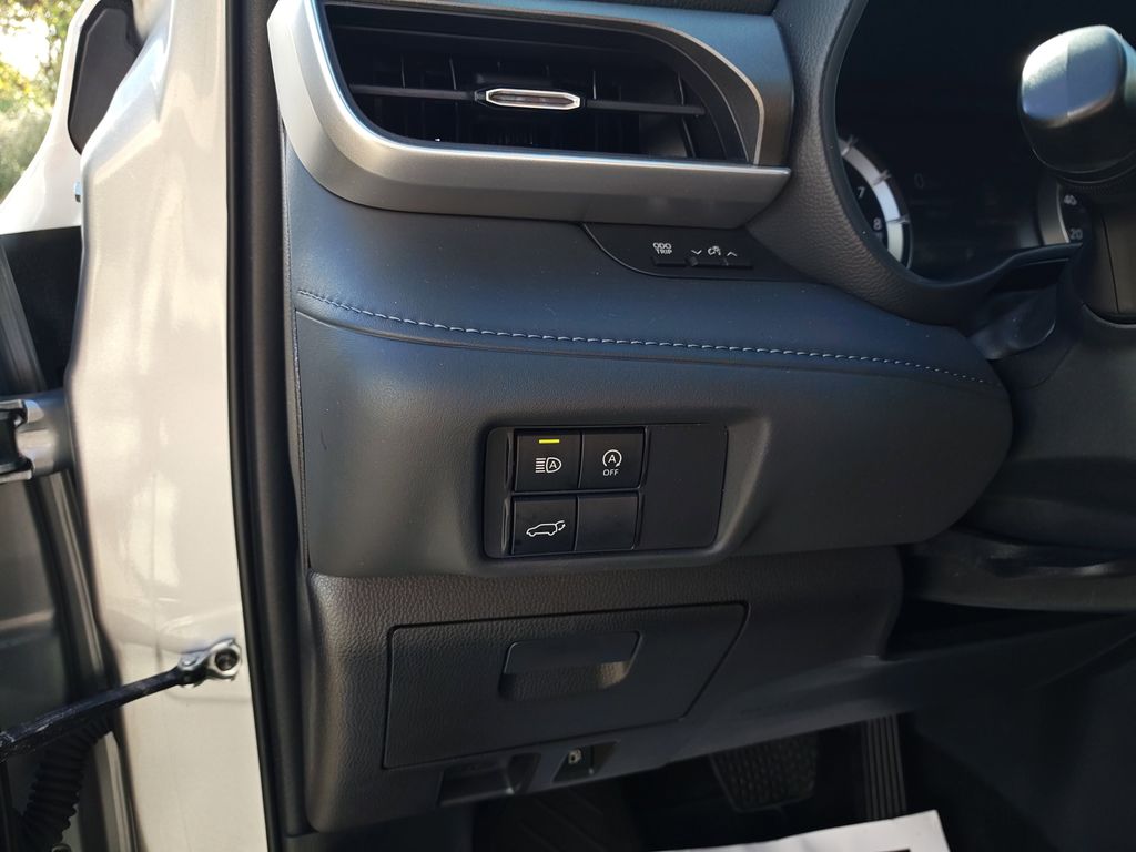 2023 Toyota Highlander LE photo 16