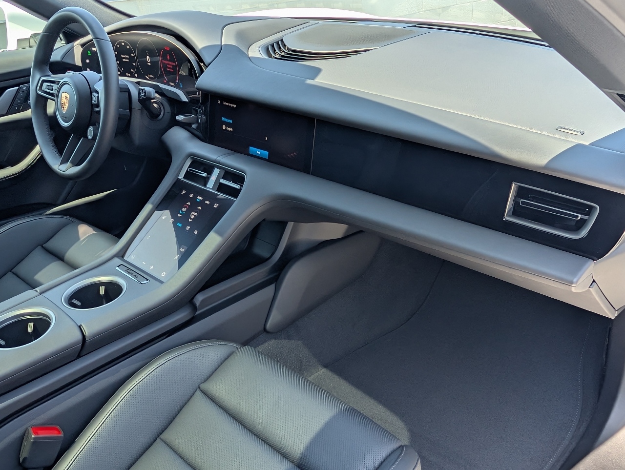 2025 Porsche Taycan 4 photo 13