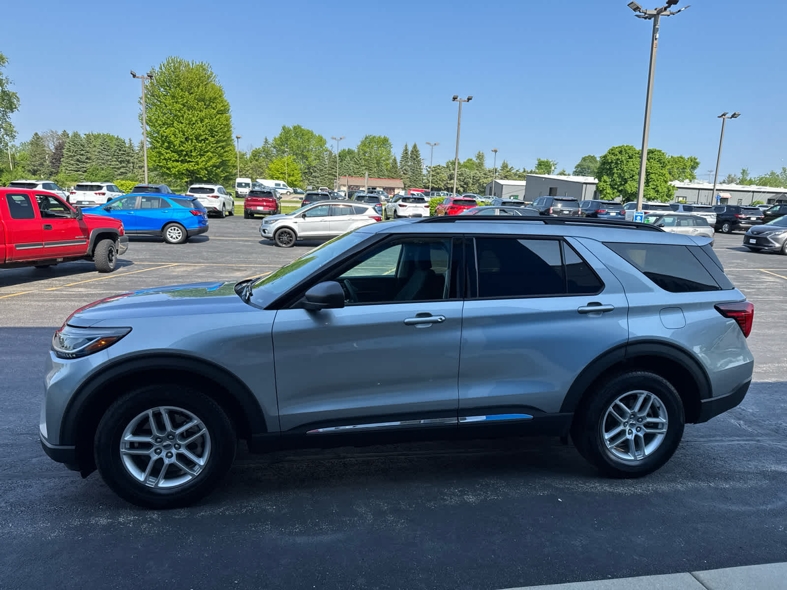 2025 Ford Explorer photo 6