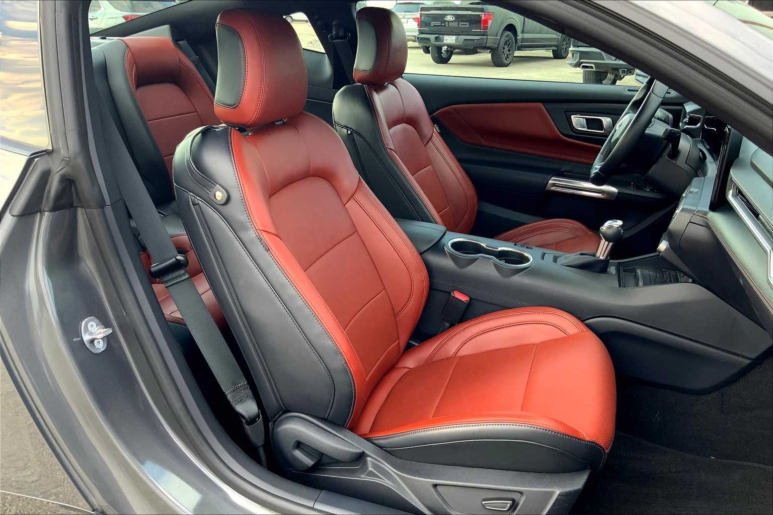 2024 Ford Mustang EcoBoost Premium photo 7