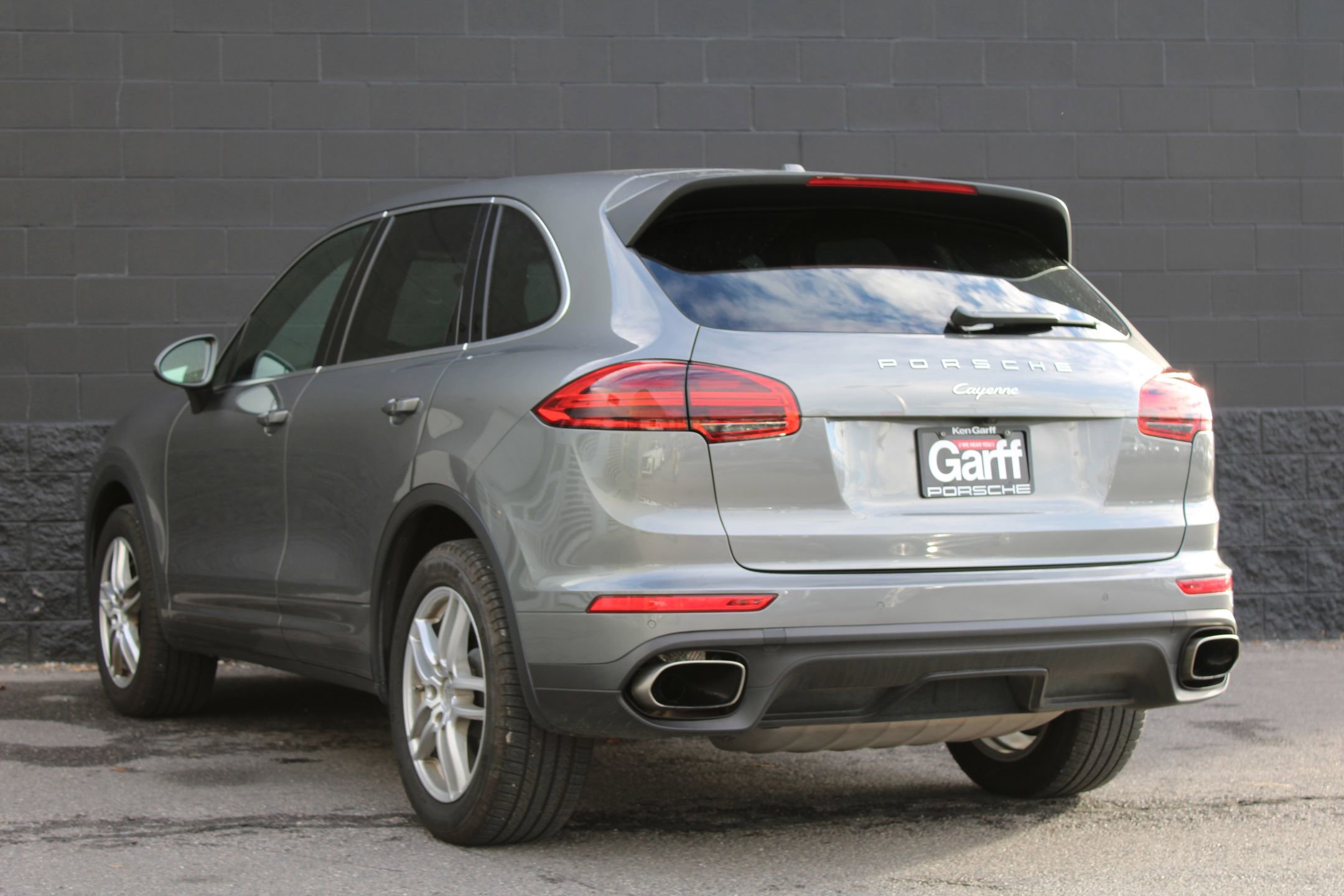 2017 Porsche Cayenne photo 3
