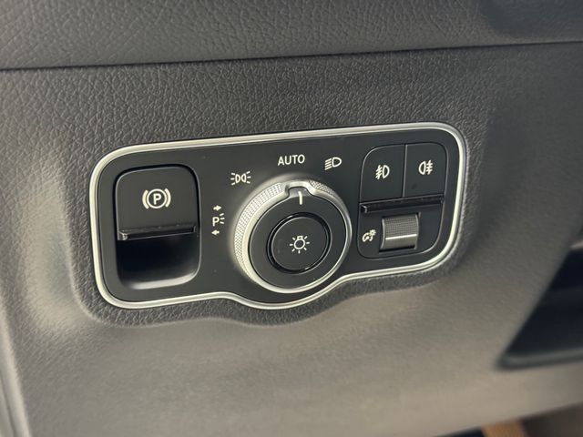 2025 Mercedes Benz GLB 250 photo 34