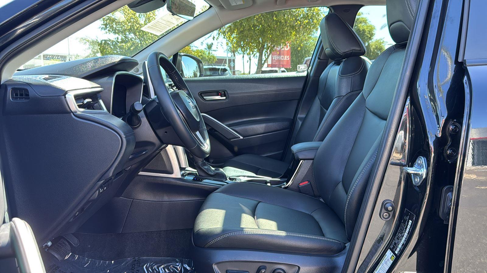 2025 Toyota Corolla Cross XLE photo 23