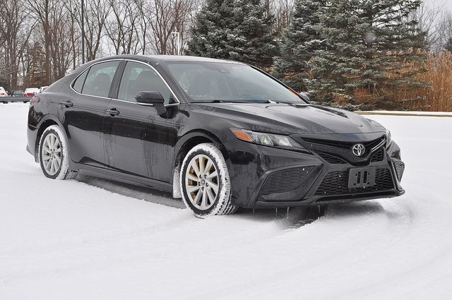 2022 Toyota Camry SE's photo