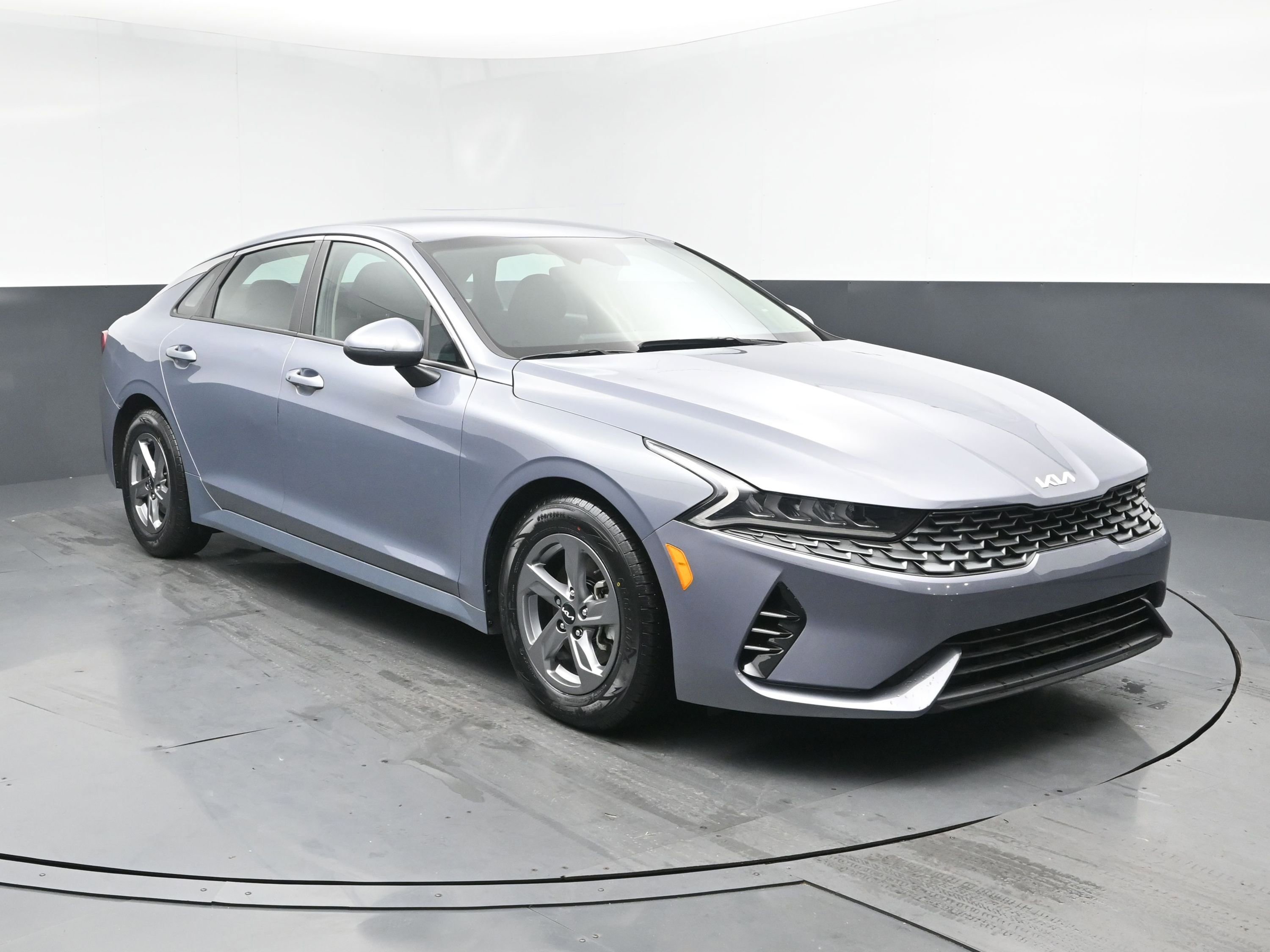 2024 Kia K5 LXS photo 2