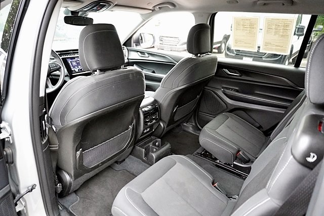 2023 Jeep Grand Cherokee Laredo photo 16