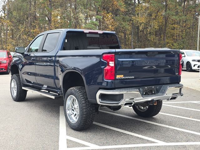 2021 Chevrolet Silverado 1500 LT photo 3