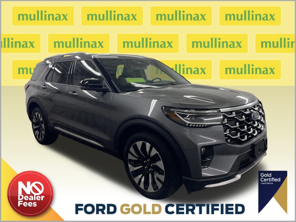 2025 Ford Explorer Platinum's photo