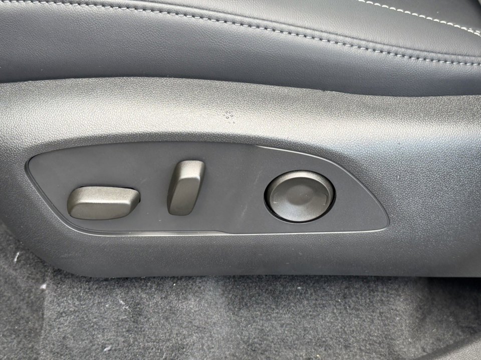 2026 GMC ACADIA - Image 16