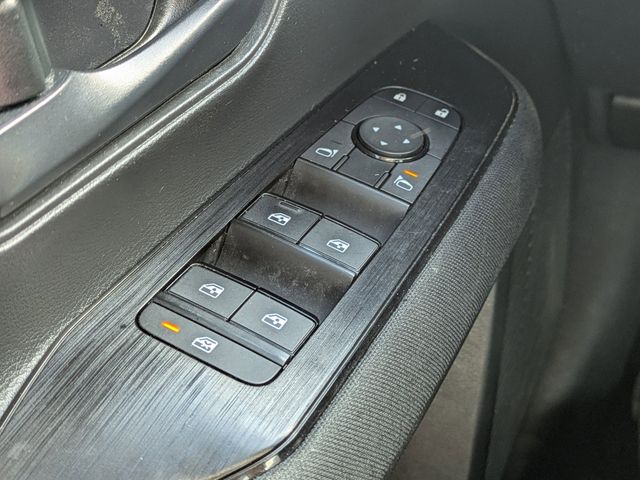2025 Nissan Kicks S photo 19
